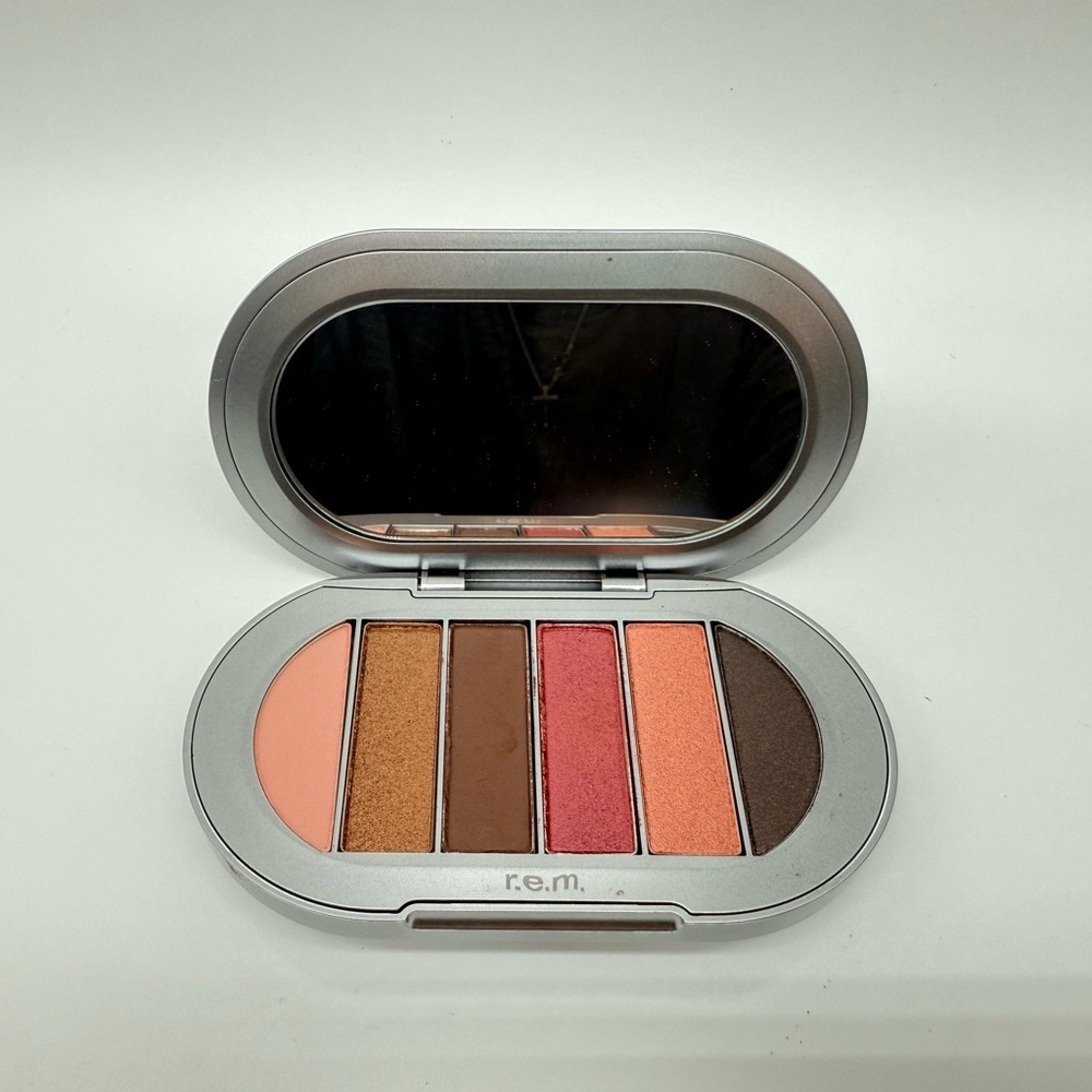 R.E.M. Beauty Eyeshadow Palette - Peach, Brown, Pink, and Gold